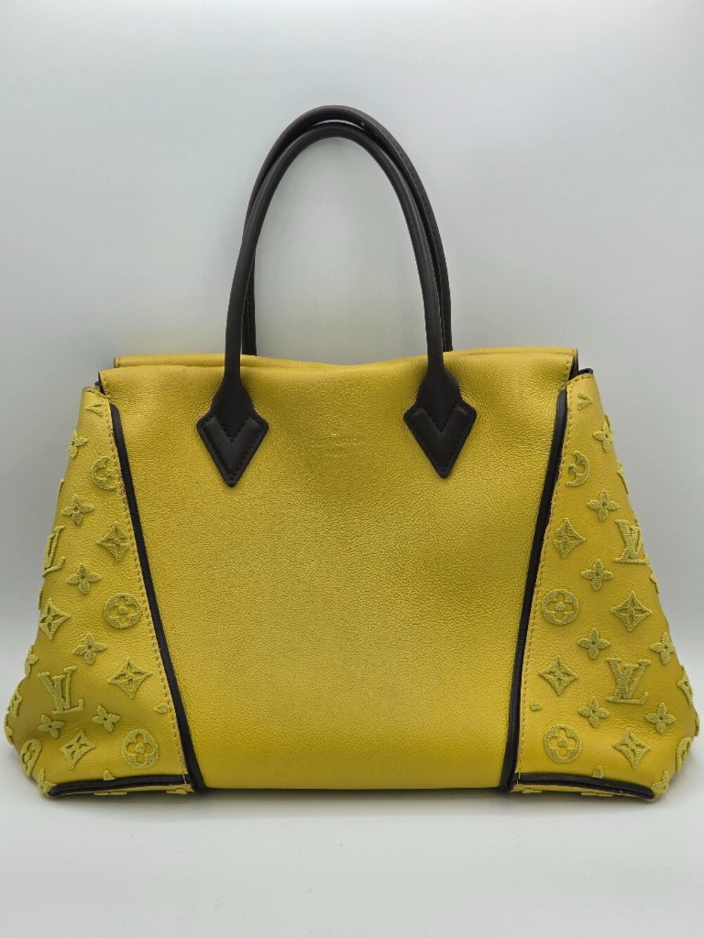 Louis Vuitton Veau Cachemire Tote W PM – Pistache | Grained Calfskin Leather